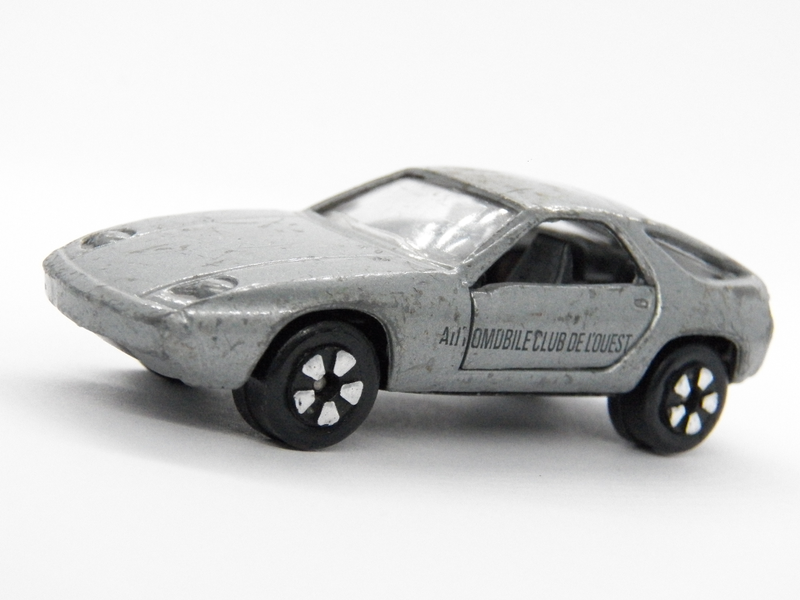 Illustration for article titled HWEP with Noodles - PlayArt Porsche 928 (Club edition)